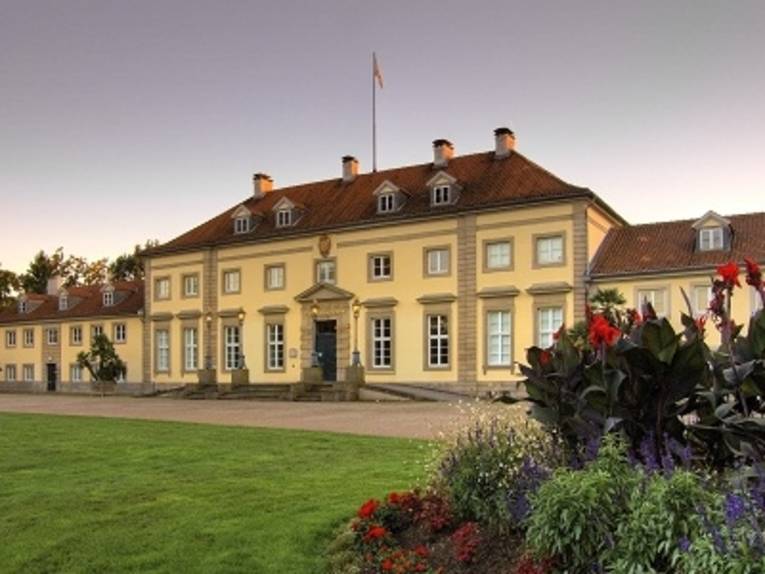 Das Wilhelm Busch Museum bei Nacht.